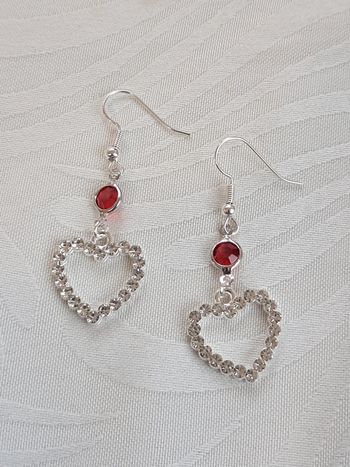 Boucle d'oreille coeur rouge