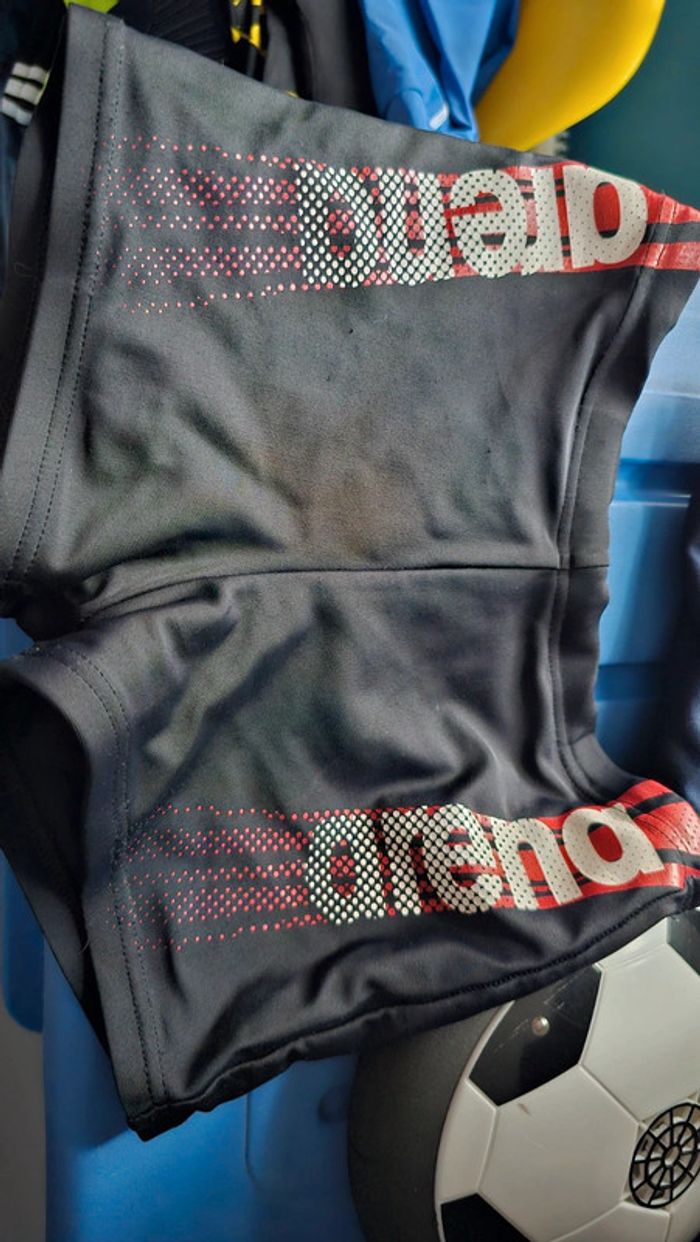 Maillot de bain arena taille 8-9 ans