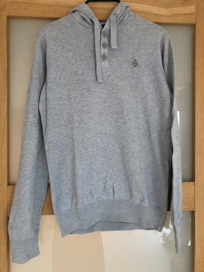 Pull à capuche gris