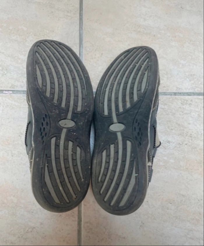 Chaussures grises - photo numéro 4