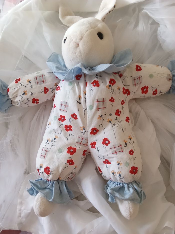 Doudou peluche lapin blanc imprimé fleuri fleurs  rouges  coquelicots tête blanche  vintage