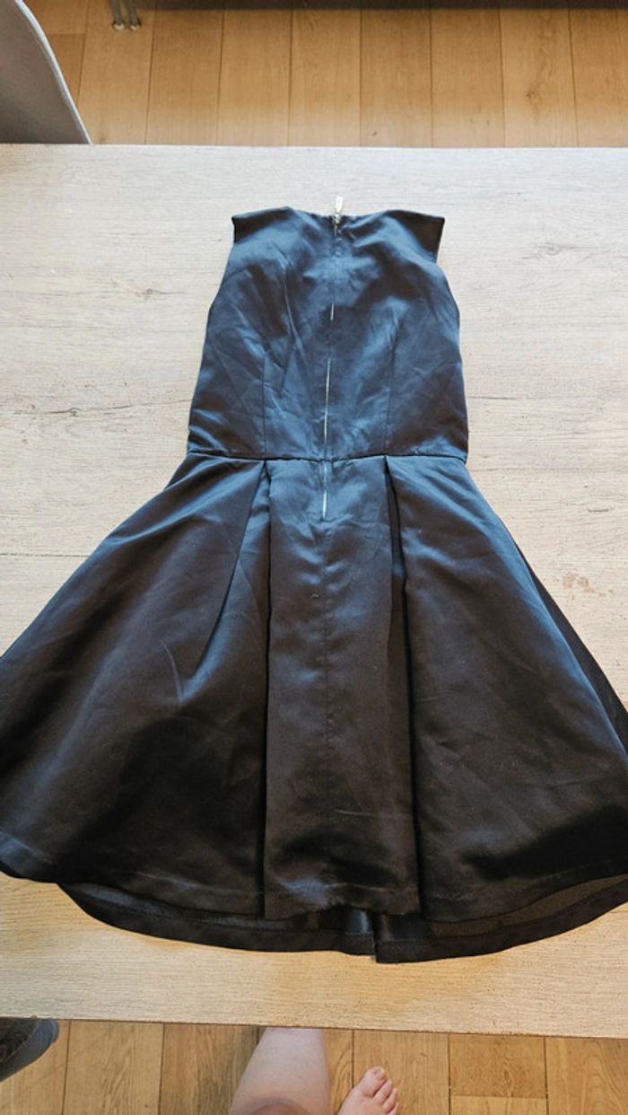 Robe courte, habillée bouffante, noire, sans manche, avec pierres, H&M, taille XXS, jamais mise - photo numéro 7