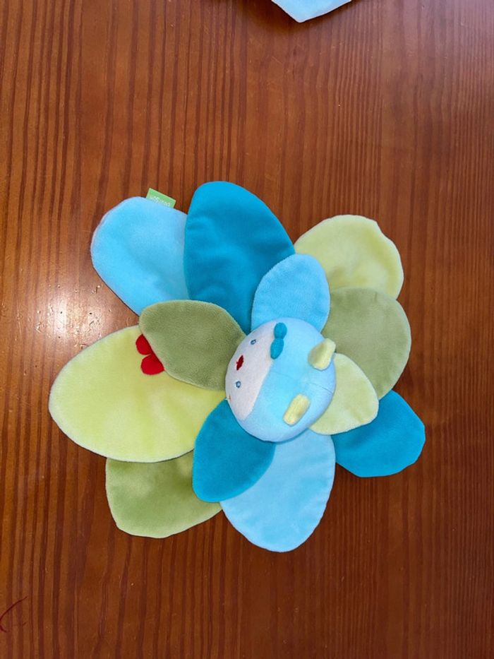 Peluche Doudou, coccinelle, abeille, baby Sun, pétales bleu vert - photo numéro 5
