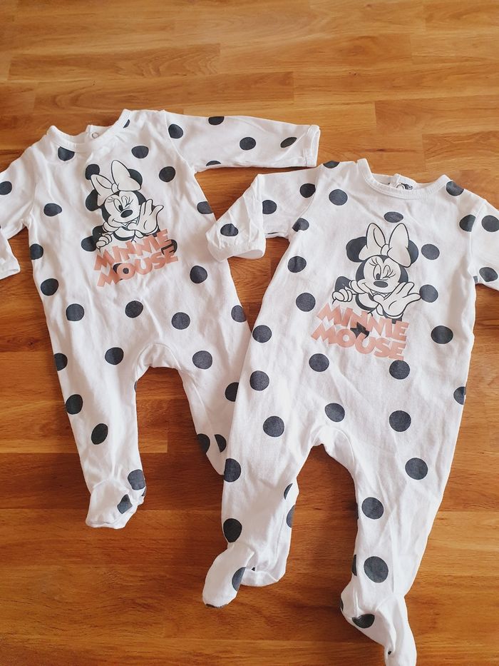 Lot pyjamas jumelles taille 3mois en très bon état. - photo numéro 2