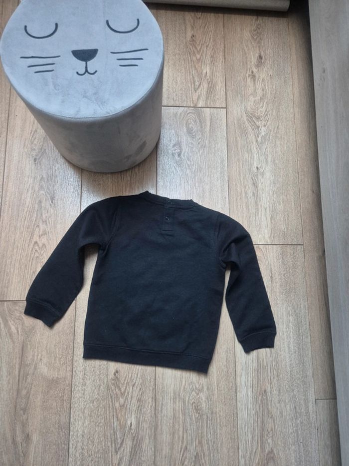 Pull type sweat noir uni gémo 4 ans en parfait état - photo numéro 2