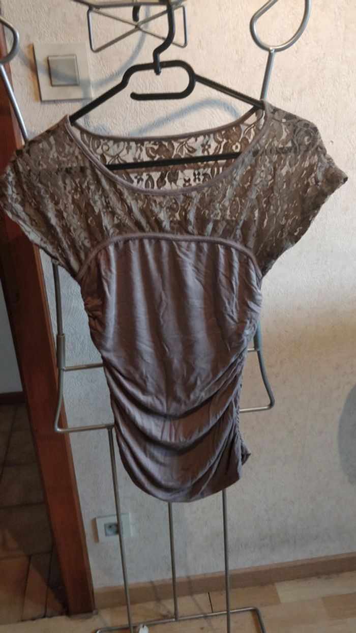 Top dentelle taille unique convient 38