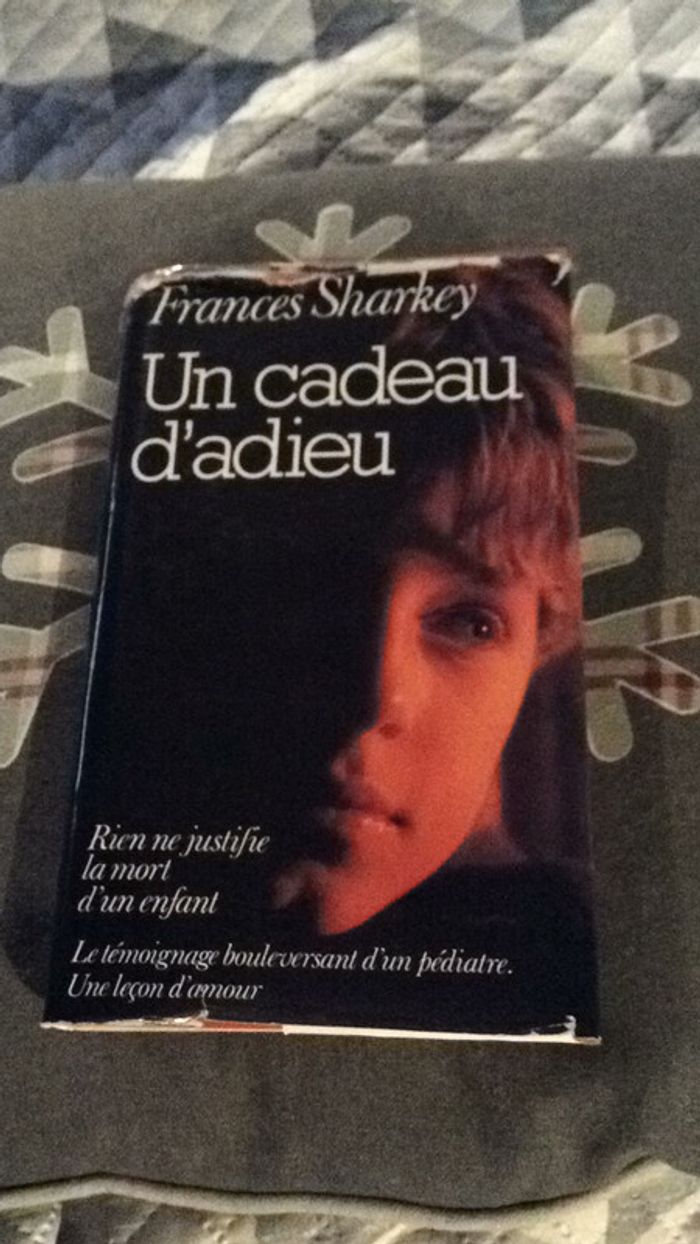 #un cadeau d’adieu par Frances Sharkey