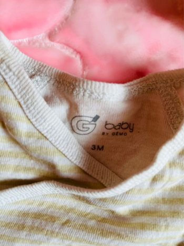 Lot deux body jusqu’à 3 mois - photo numéro 3