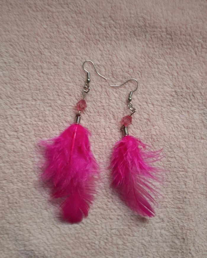 Boucles d'oreilles plumes rose