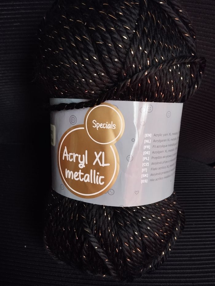 * 1 pelote noire Extra Large Metallic par Alison & Mae - photo numéro 2