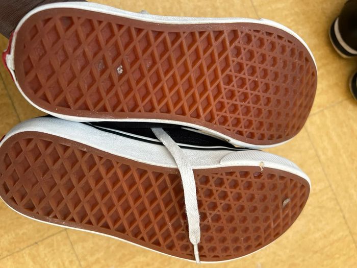 Vans 35 bon état avec ses imperfections - photo numéro 5