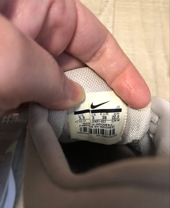 Baskets Nike Révolution 4 - pointure 36 - photo numéro 5