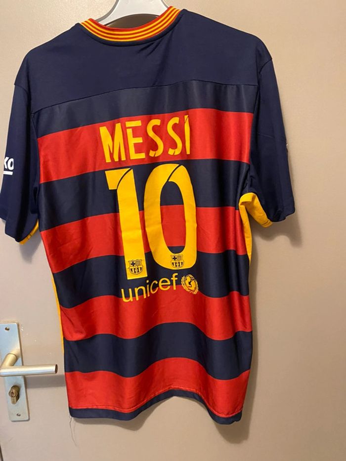 Très jolie t-shirt de foot Barcelone - photo numéro 9