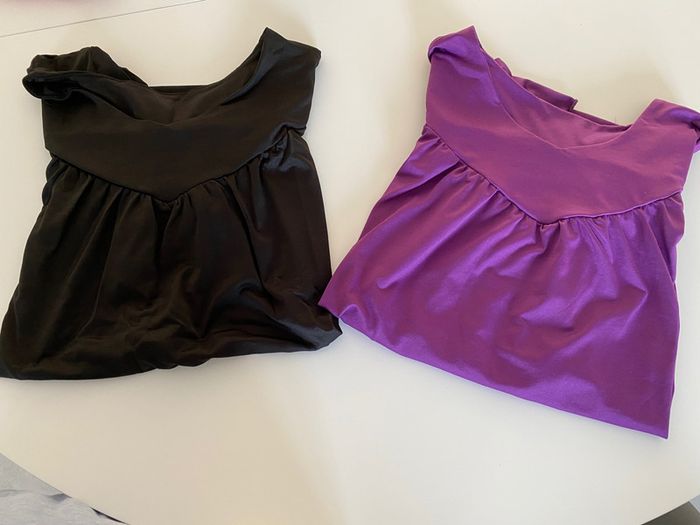 Tee-shirts violets et noir