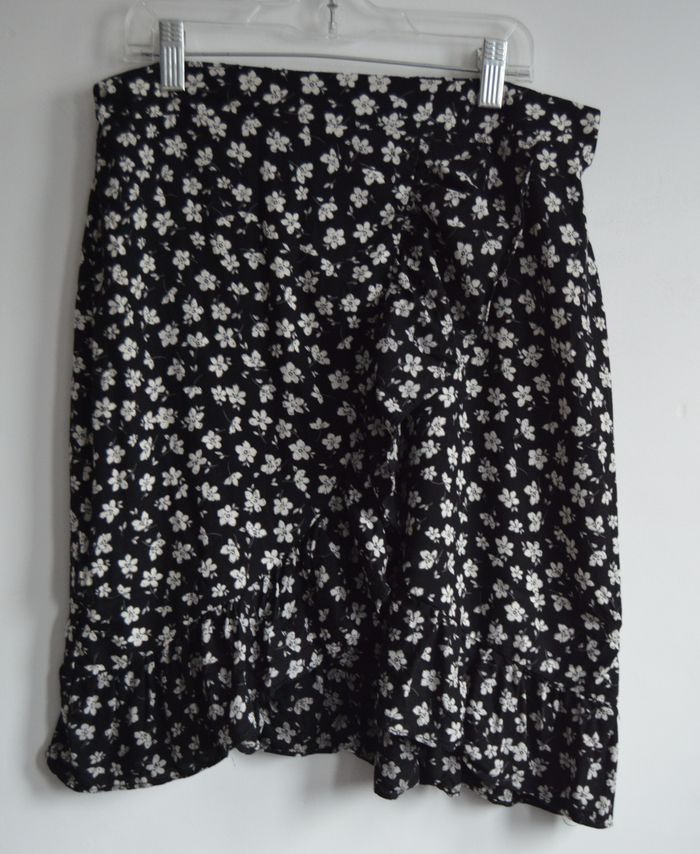 Jupe CKH noire fleurie volantée – taille 40