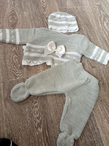Ensemble gris avec bonnet 1 mois