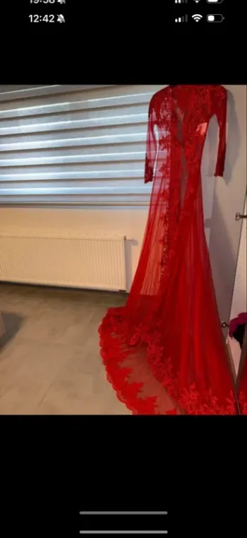 Caftan rouge taille xs tres bonne etat