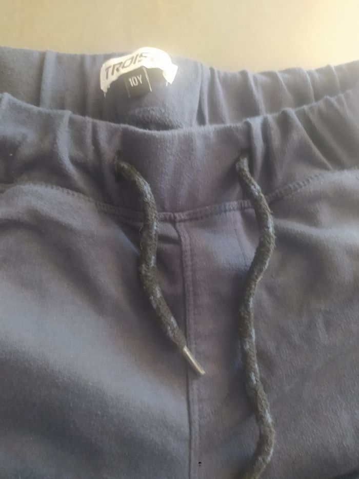 Lot 2 pantalons garçon 10 ans un velours Verbaudet réglable taille et un jogging les 2 en très bon état - photo numéro 3