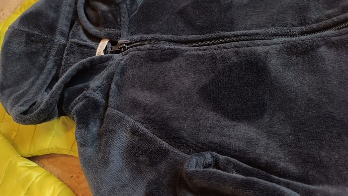 Lot d'une doudoune Okaïdi et d'un gilet tout doux H&M - photo numéro 3