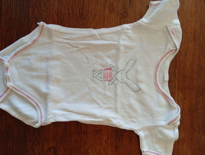 Lot de 8 bodies manches courtes taille 6 mois - photo numéro 9