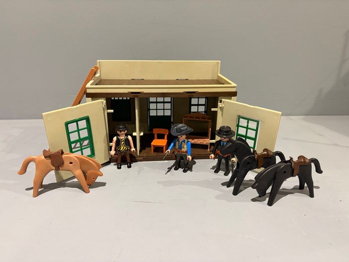 Playmobil Bureau sheriff Sherrif’s Office 3 personnages 1 sheriff, 1 policier et 1 voleur 3 chevaux - photo numéro 7