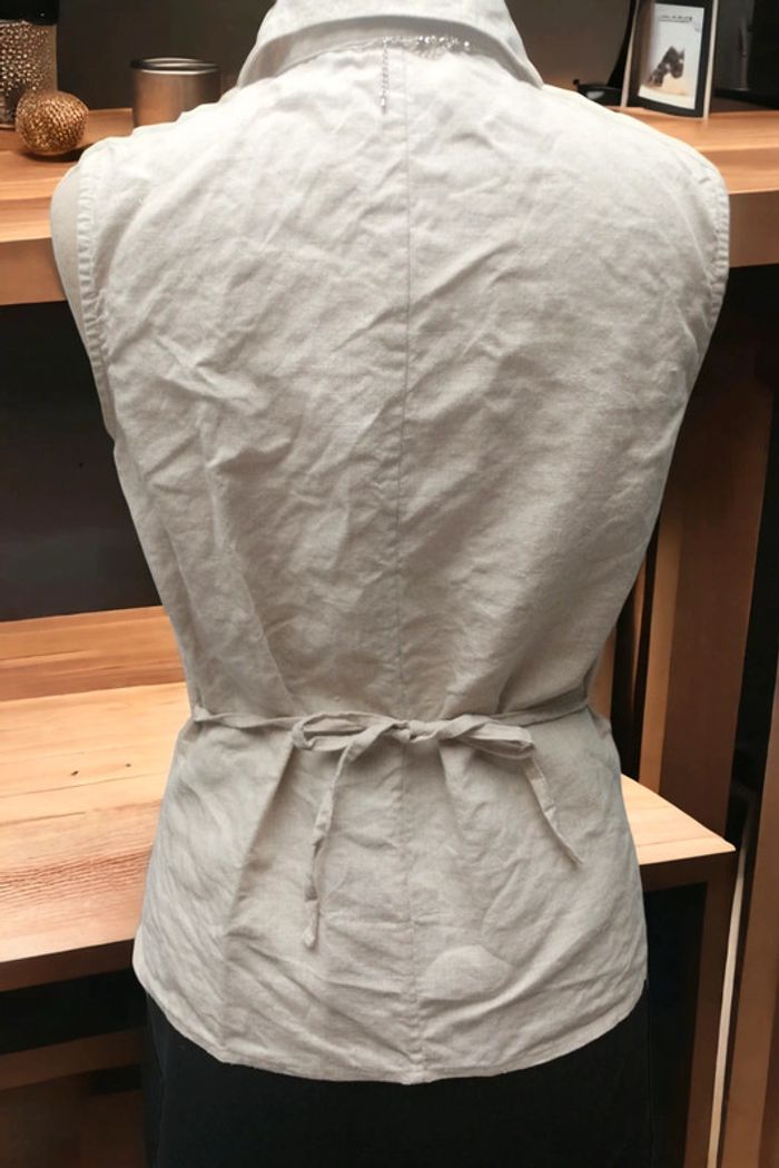 Jolie blouse sans manche à boutonner en lin - photo numéro 4