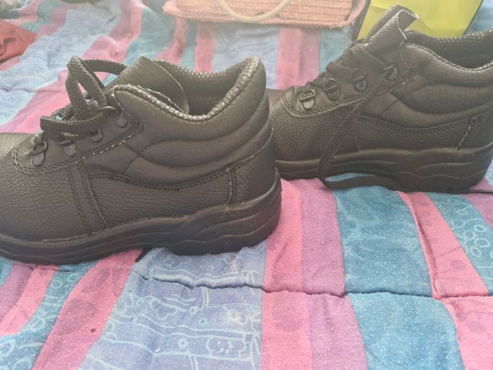 Chaussures de sécurité en parfait état - photo numéro 8