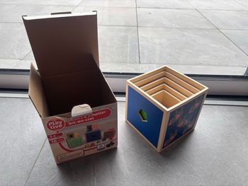 Cubes en bois à empiler arc-en-ciel Play Tive