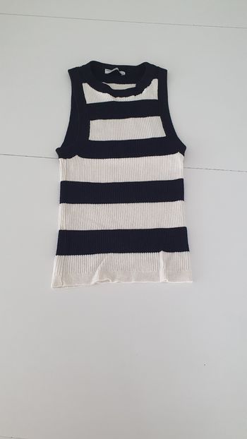 Haut cottelé rayé blanc et noir en S