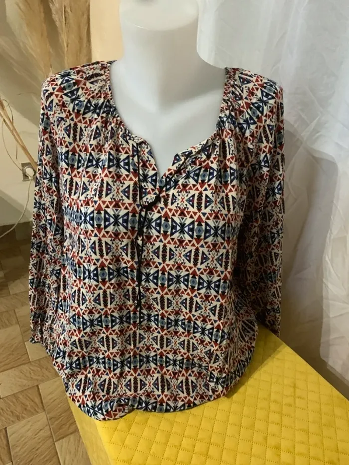 Blouse manches longues motifs col V taille 42 - photo numéro 2