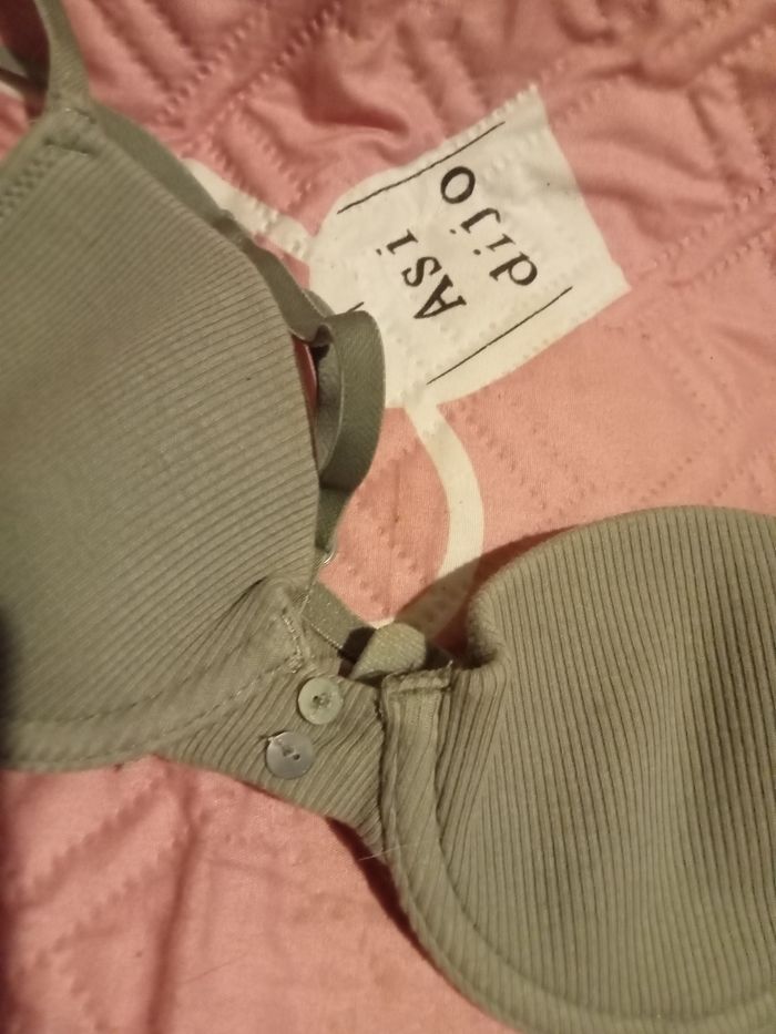 Soutien gorge (-4) - photo numéro 2