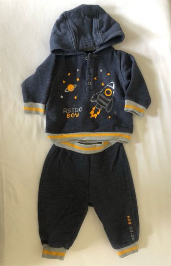 Ensemble Sweat capuche + pantalon taille 6 mois