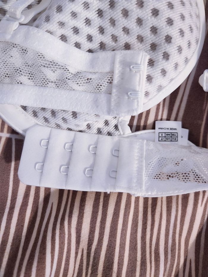 Soutien gorge décolleté neuf - photo numéro 3