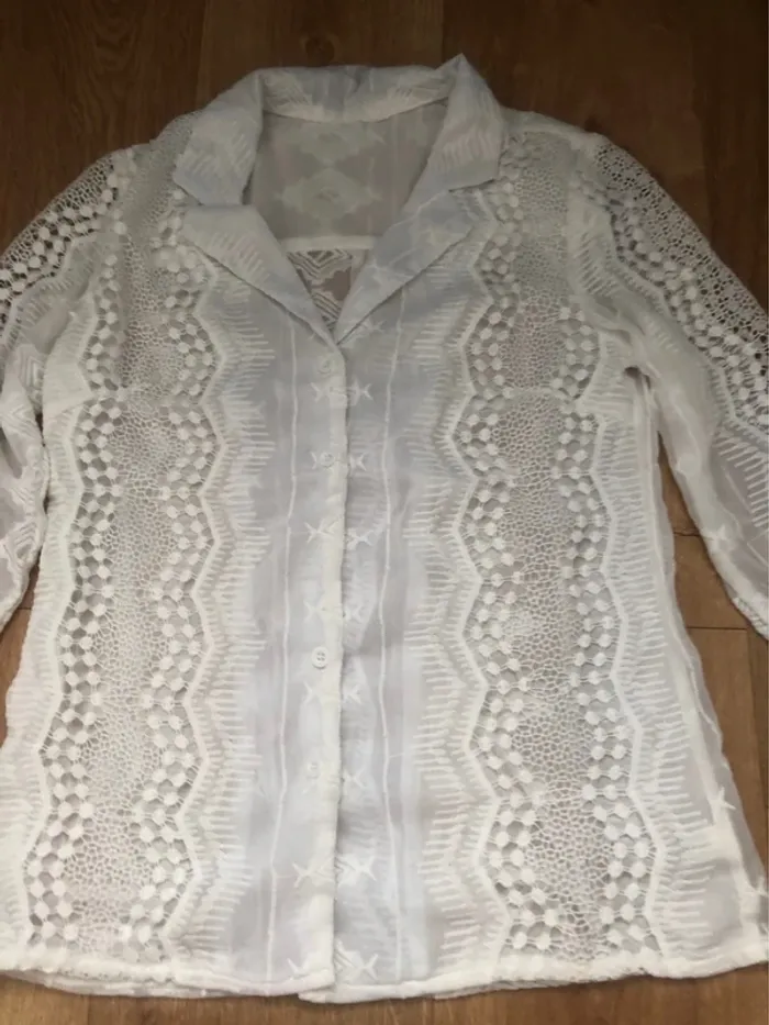 Chemise blanche motifs femme ajourée - photo numéro 2