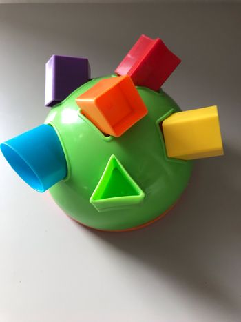 Jeux trieur de formes multicolore