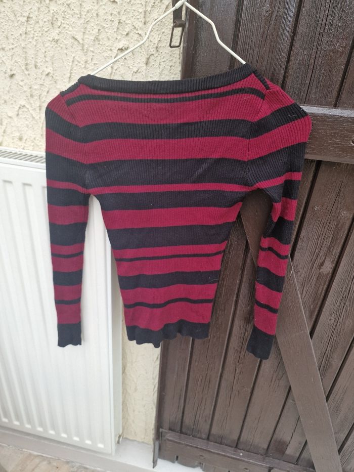 Pull jennyfer rouge et noir taille 36 - photo numéro 2