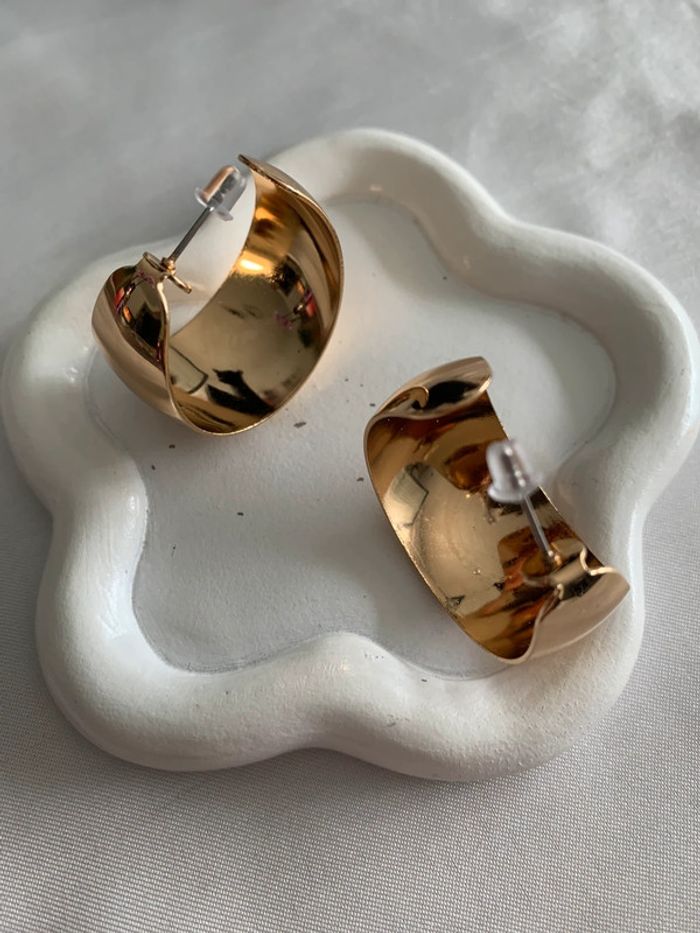 Boucles d’oreilles créoles larges dorées 29 mm - photo numéro 2