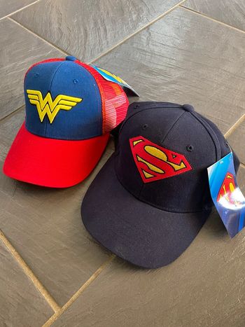 Lot 2 Casquettes DC comics neuves