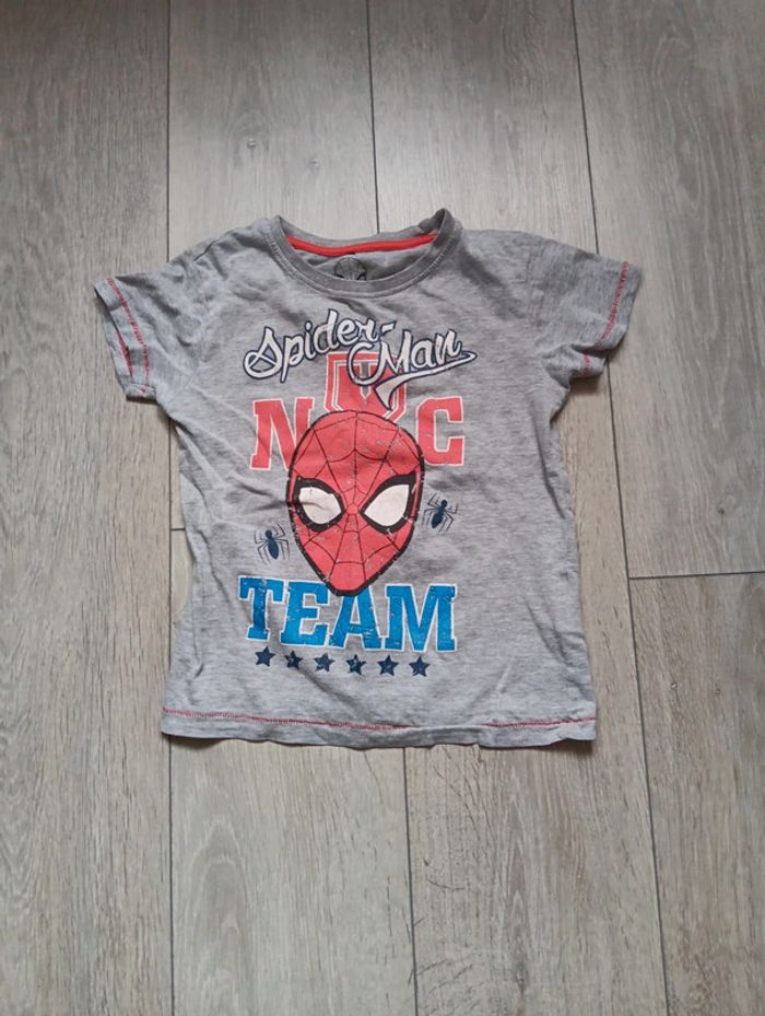 T-shirt Marvel taille 8 ans