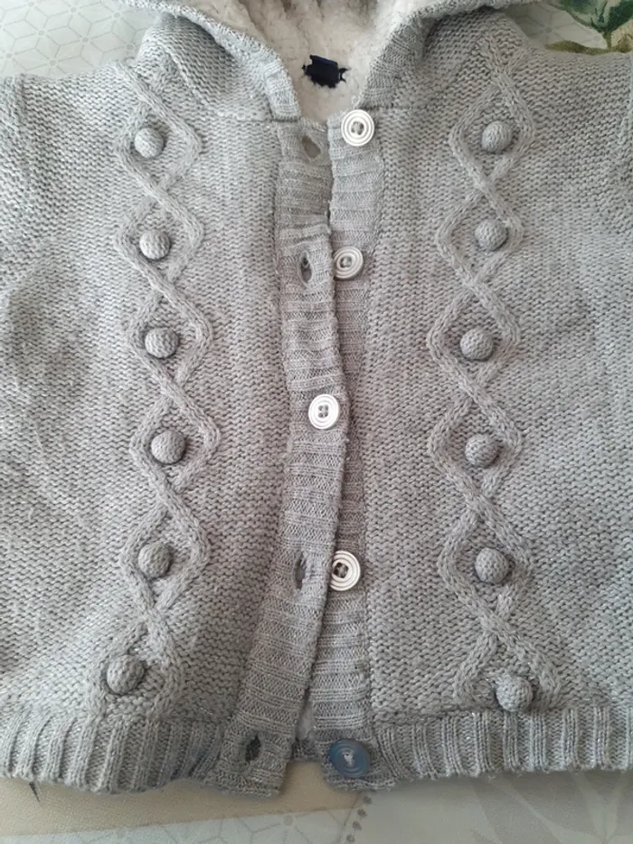 Veste fourré à capuche 18 mois - photo numéro 2