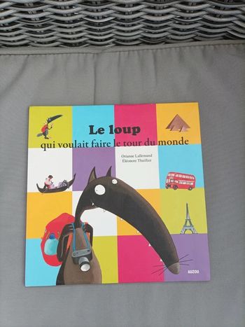 Livre " le loup qui voulait faire le tour du monde"