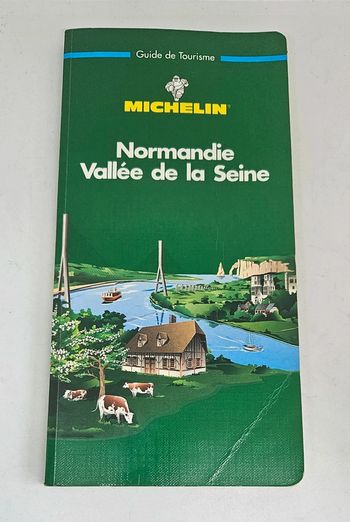 "Guide de tourisme. Michelin. Normandie. Vallée de la Seine".
248 pages.
ISBN : 2.06.034703.3