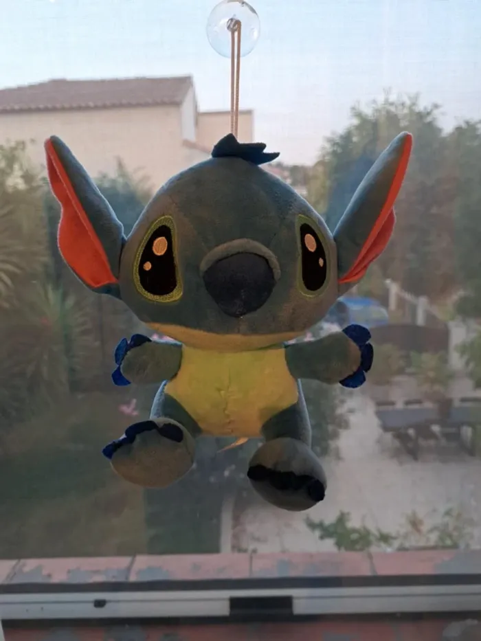 Peluche petit stitch à ventouse - photo numéro 3