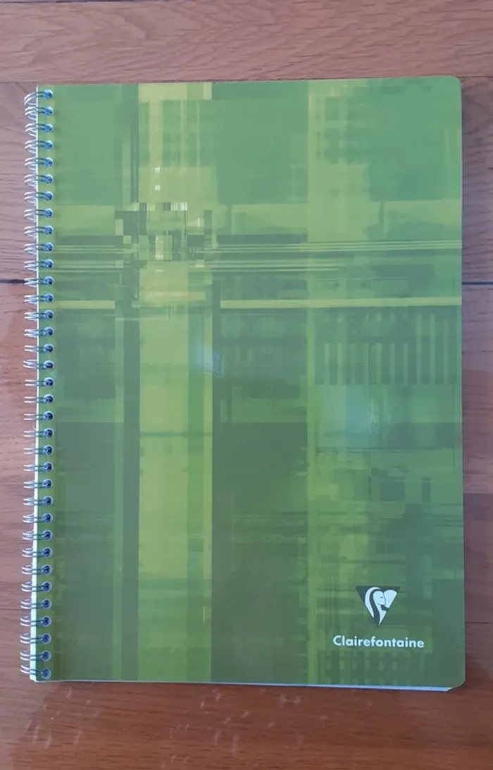 cahier neuf avec petits carreaux