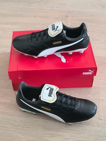Chaussures crampons de football Puma king neuves taille 41