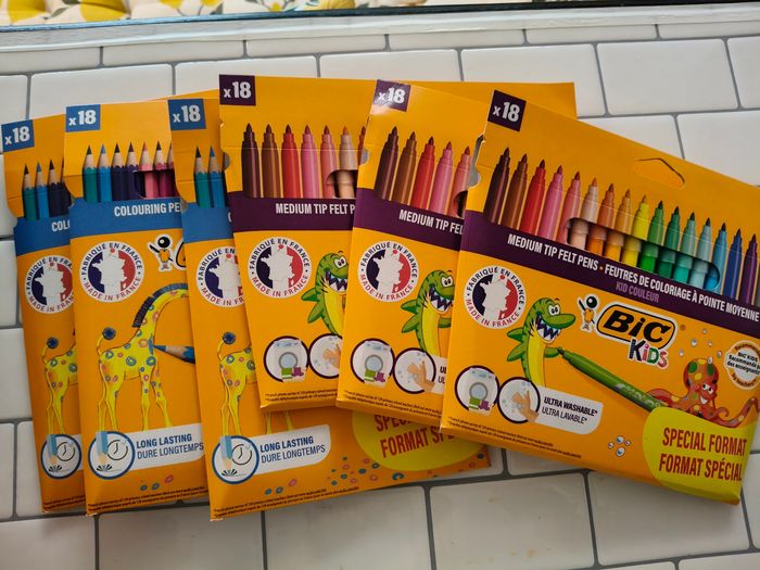 Lot de 3 paquets 16 feutres BIC kids et 3 paquets 16 crayons couleurs BIC kids neufs jamais déballés