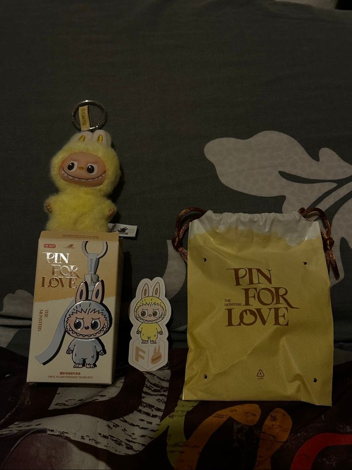 Labubu pin for love F