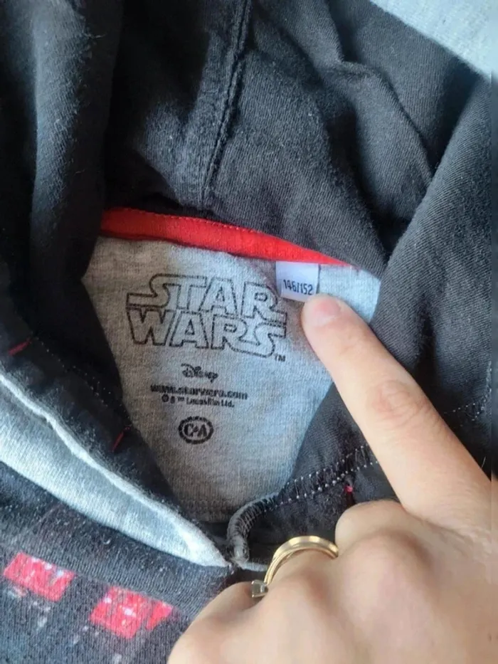 Pull Starwars taille 11/12 ans Offert si lot - photo numéro 6