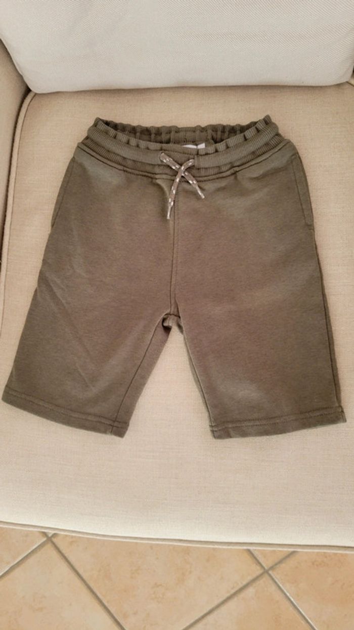 Short ou bermuda en molleton taille 7 ans