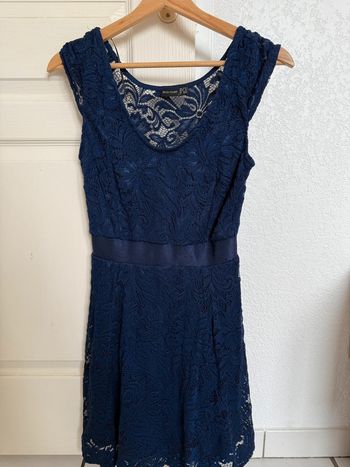 Robe cocktail dentelle bleu marine